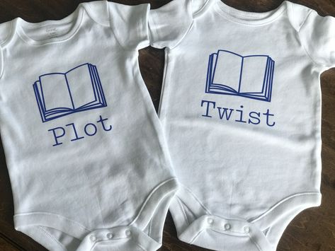 Twins Cricut Projects, Gender Neutral Onsies Cricut, Twin Onesies Announcement, Gender Neutral Cricut Onesie, Twin Boy Shirts Funny, Twin Onesies, Cricut Baby, Cricut Projects, Onesies