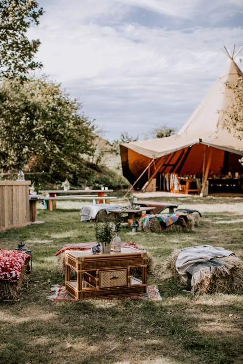 Festival Wedding Reception, Woodland Festival, Woodland Wedding Ideas, Festival Inspired Wedding, Music Festival Wedding Theme, Glamping Wedding, Tipi Decor, Festival Decorations Outdoor, Boho Festival Wedding Decor