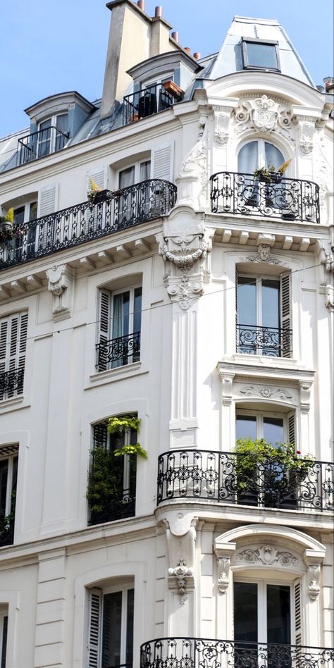 Parisian Apartment Exterior, Parisian House Exterior, Paris Penthouse, Parisian Style Apartment, Architecture Styles, Parisian House, Apartments Exterior, Parisian Architecture, Apartment Exterior