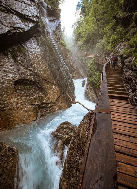 Die Wimbachklamm, Berchtesgaden - Bayern - die_bergfreaks Bergurlaub mit Hund I Want To Travel, Germany Travel, Travel Inspo, Travel Aesthetic, Travel Around The World, Travel Around, Places To Go, Beautiful Places, Road Trip