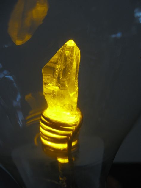 Glowing Crystal Nightlight Diy Lighting Ideas, Glowing Crystal, Diy Glow, Magic Props, Lantern Ideas, Yellow Art, Amazing Diy, Yellow Light, Diy Electronics