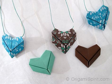 Easy Origami Heart, Origami Hearts, Hearts Paper Crafts, Tutorial Origami, Origami For Beginners, Origami And Kirigami, Cadeau Parents, Papel Craft, Folding Origami