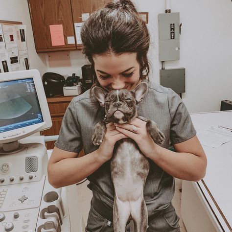 Jennifer Remnes Wright, DVM on Instagram: “Excuse my Frenchie, but it’s freaking FRIYAY. 🙌🏽🙌🏽 . . . #friyay #tgif #veterinarian #veterinarymedicine #veterinaryhospital #veterinaria…” Aesthetic Vet Pictures, Vet Pictures, Vet School Motivation, Vet Tech School, Job Goals, Veterinary School, Vet Medicine, Animal Doctor, Nurse Aesthetic