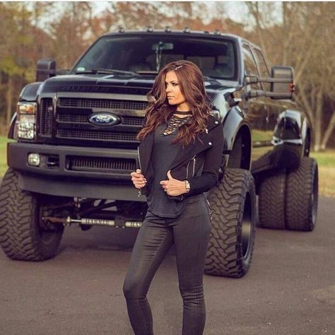 Country Girl Truck, Ford Crew Cab, Ford Girl, Truck Girl, Kombi Home, Trucks Ford, Lifted Ford, Jacked Up Trucks, Ford Pickup Trucks