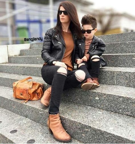 ❣✨ᴹᴼᴼᴺ s͙h͙i͙n͙e͙✨❣ Mother Son Matching Outfits, Mother Son Poses, Boys Dressing Style, Mom And Son Outfits, Mom And Baby Outfits, Mother Son Photography, Baby Photoshoot Boy, Girl Fashion Style, Cute Couple Outfits