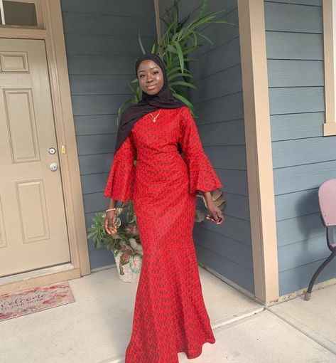 West African Hijabi Hijabi African Dress, West African Eid Outfit, Eid Outfits African, Bazin Styles, Model Wax, Ankara Dress Designs, African Party Dresses, Black Women Dress, Tailored Fashion