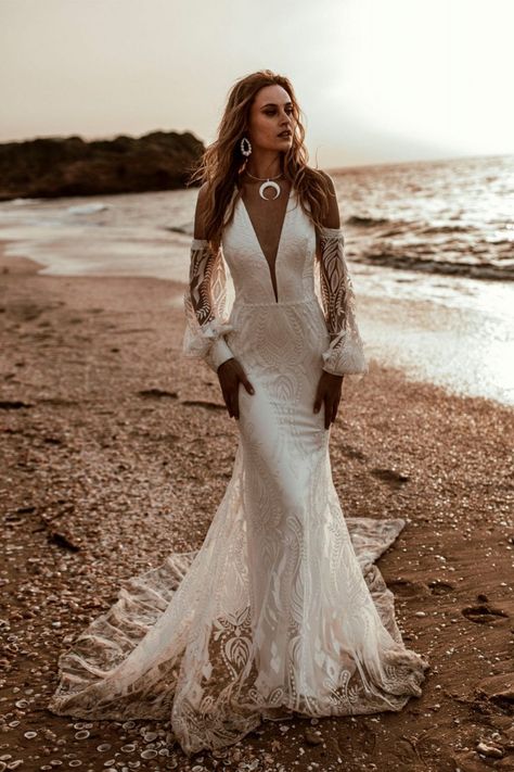 Mull Scotland, Rish Bridal, Wedding Gown With Sleeves, Latest Gowns, Gown With Sleeves, Royal Train, Mermaid Wedding Gown, Boho Bridal Gowns, Dress Mermaid