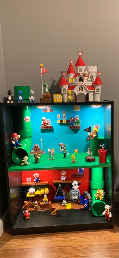 Super Mario Bedroom Decor, Diy Super Mario Dollhouse, Diy Mario Dollhouse, Super Mario House Diy, Mario Doll House, Super Mario Kids Room, Mario Bookshelf, Super Mario Play House Diy, Gain Flings Container Ideas