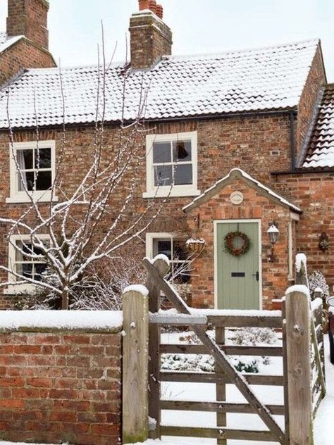 Modern Country Style: My Top Ten Farrow and Ball Front Door Colours Farrow And Ball Front Door Colours, Card Room Green, Christmas In England, Tudor Cottage, Green Front Doors, English Christmas, Cottage Shabby Chic, Modern Country Style, Winter Cottage