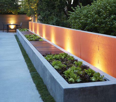 Retaining Walls Ideas, Moderne Have, Walls Ideas, Sloped Garden, Patio Planters, Garden Area, Wall Seating, Walled Garden, New Garden