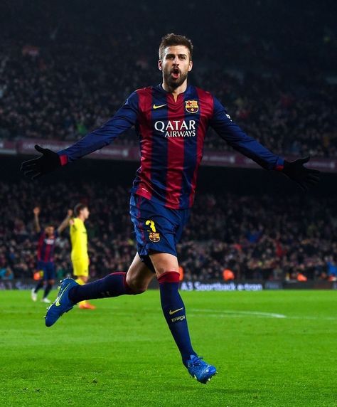 Pique Barcelona, Soccer Posters, Liverpool Football Club Wallpapers, Male Athletes, Gerard Pique, Villarreal Cf, Barcelona Futbol Club, Barcelona Team, Barcelona Players