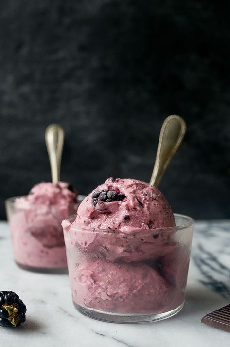 Homemade Frozen Yogurt, Blackberry Ice Cream, Dessert For Two, Fruity Desserts, Blender Recipes, Cream Desserts, Yogurt Recipes, Ice Cream Desserts, Homemade Ice