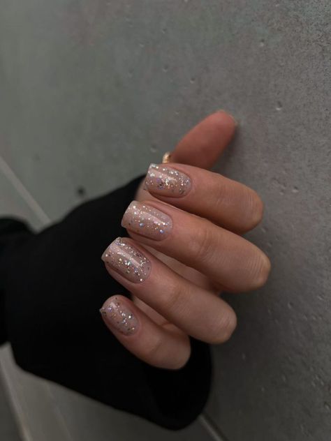 Unveiling 2023 Trends in Simple Fall Nail Colors for the Dedicated Autumn Enthusiast Gel Nails Winter 2023, Nails New Year 2023, Short Gel Nails Winter, Nails Winter 2023, New Year Nails 2023, Manicure New Year, Gel Nails Winter, Nails New Years, Manicure 2023