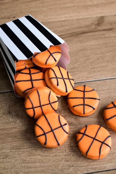 Diy Basketball Party, Basketball Watch Party, March Madness Food, Basketball Food, Basketball Party Food, Basketball Treats, Basketball Themed Birthday Party, Basketball Cupcakes, March Madness Parties