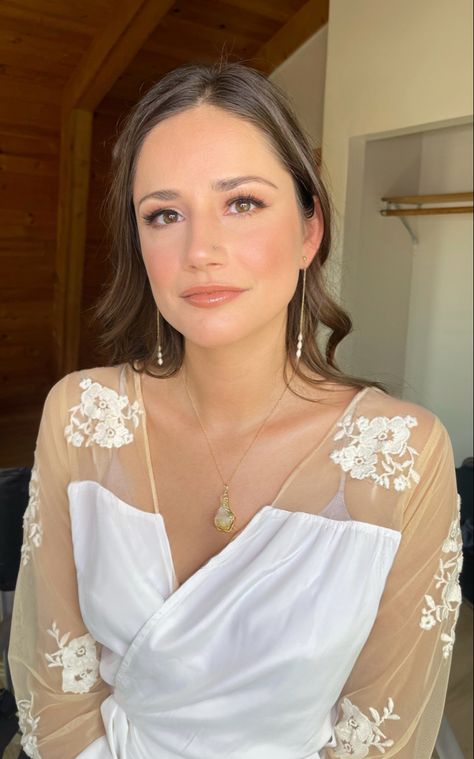 Natural Makeup Looks Bridesmaid, Luminous Bridal Makeup, Glowy Fall Wedding Makeup, Glowy Minimal Bridal Makeup, Soft Neutral Makeup Wedding, Bridal Makeup Without False Lashes, Bridal Lip Color Natural Looks, Bridesmaid Makeup Hazel Eyes Natural, Bridal Makeup For Brown Eyes Pale Skin