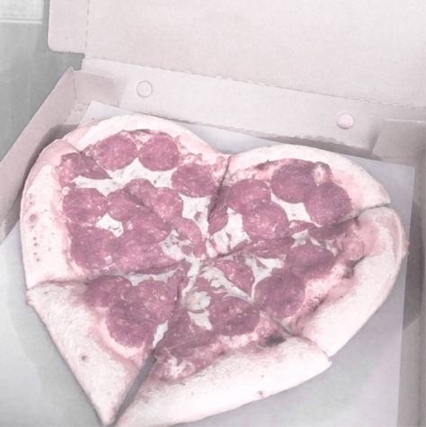 #heart #pizza #foodcore #aesthetic Foodcore Aesthetic, 80s Aesthetic Retro, Pink Pizza, Heart Pizza, Pizza Aesthetic, 80s Aesthetic, Retro Recipes, Pretty Food, Pink Aesthetic