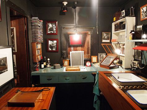 Edward Weston's Darkroom at his home on Wildcat Creek Darkroom Photography, Home Darkroom, Darkroom Studio, Photography Dark Room, Darkroom Aesthetic Bedroom, Photo Developing Dark Room, Person In Dark Room Photography, Darkroom Sinks, Photographer Room