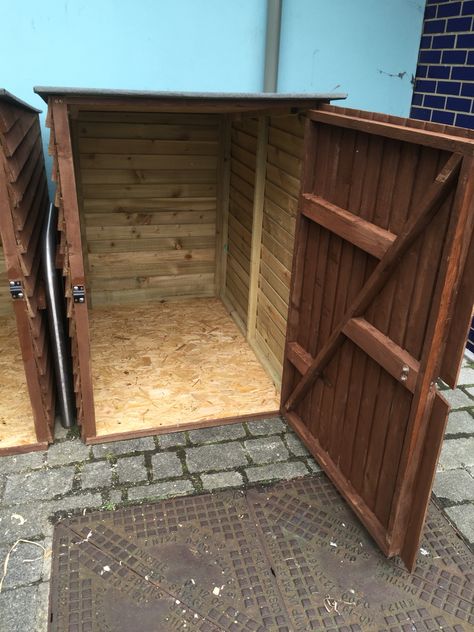 Buggy shed, idea place to store your buggy or pram.  Prefect storage shed.  Can be built to fit any size. Pram Storage Ideas, Pram Storage, Wooden Work Bench, Stroller Storage, Wooden Work, Work Benches, Carpentry Projects, Garden Entrance, Extension Ideas