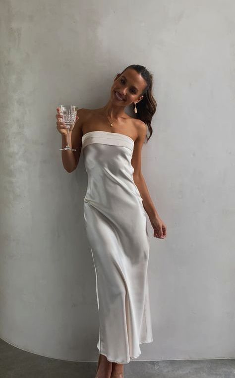 White Grad Dress Long, White Grad Dresses, Year 10 Formal Dresses, Long Dresses Wedding, White Grad Dress, Satin Dress Outfit, White Tube Dress, Graduation Dresses White, Strapless Silk Dress