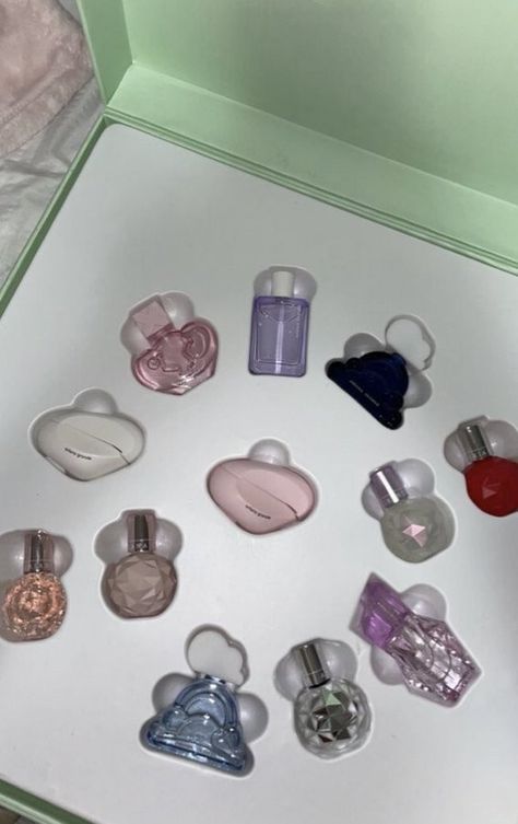 Mini Perfume Aesthetic, Ariana Grande Perfume Set, Ariana Grande Perfumes, Ariana Merch, Mini Perfumes, Hello Kitty Room Decor, Ariana Perfume, Ariana Grande Images, Ariana Grande Perfume