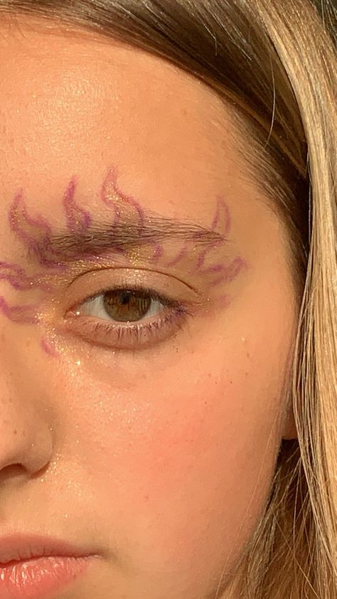 Repunzle Makeup, Rapunzel Makeup Look Tangled, Rapunzel Inspired Makeup, Rapunzel Makeup Look, Rapunzel Makeup, Rapunzel Purple, Pascal Tangled, Rapunzel Sun, Sun Makeup