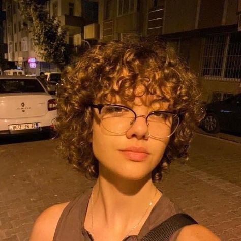 Super Short Curly Haircuts For Women, Short Curly Hair Growing Out, Betty Boop Haircut Short Hair, Curly Short Hair Aesthetic, Short Curly Hair Blonde Highlights, Short Hair Perm Pixie Cuts, Short Curly Haircuts Pixie, 3b Short Hair, Short Haircuts For Curly Hair Women