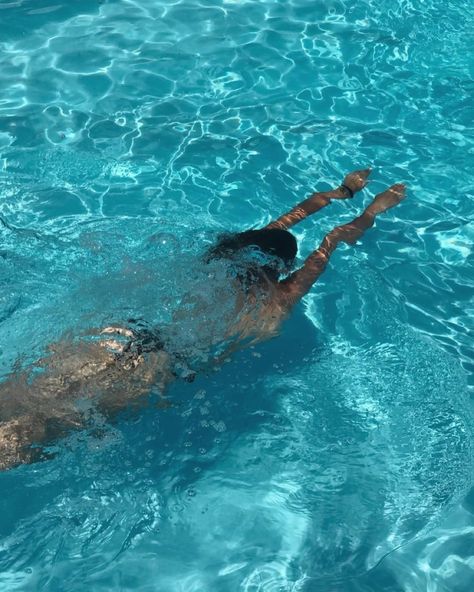 🩷💖💗 Swimming In Pool Aesthetic, Swim Girl Aesthetic, Nadar Aesthetic, Diving Into Pool, Swimming Pool Aesthetic, Swimming In The Pool, Swimming Pictures, Swimming Women, Pool Photography