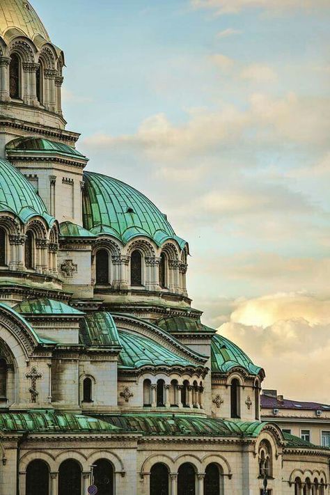 Alexander Nevsky Cathedral Alexander Nevsky Cathedral, Alexander Nevsky, Byzantine Architecture, Minecraft Inspo, Cool Minecraft, Bulgaria, Taj Mahal, Sofia, Art Projects