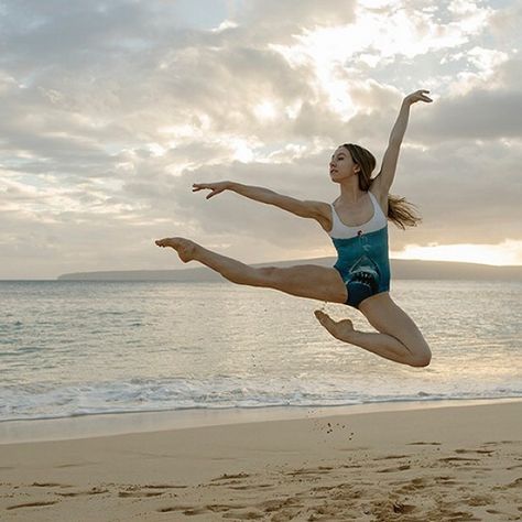 Ballet Jumps, Dance Jumps, Dance Hip Hop, Dance Aesthetic, Dance Photo Shoot, Dance Picture Poses, Ballerina Project, Ballet Pictures, Dance Photography Poses