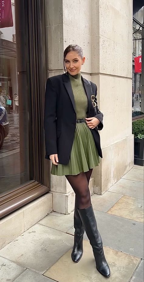 Sophie Moulds, Casual Office Fashion, Classic Work Outfits, Cute College Outfits, Cute Professional Outfits, Trendy Outfit Ideas, Europe Outfits, Fall Outfit Ideas, Trendy Fall Outfits