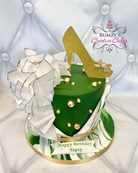 Bumzy’s Creative Cakes on Instagram: "Green marble with a touch of gold, happy birthday sis @topsy_ogbonna #greencake #cakesforwomen #caketrends #picoftheday #birthdaycake #celebrationcake #luxurycakes #designercakes #northlondoncakes #londoncakes #londonbaker #londonbakery #bumzyscreativecakes" Green Birthday Cake For Women, Green Birthday Cakes, Happy Birthday Sis, Happy Birthday Wishes Cake, Green Cake, Birthday Wishes Cake, Birthday Cakes For Women, Cakes For Women, Cake Trends