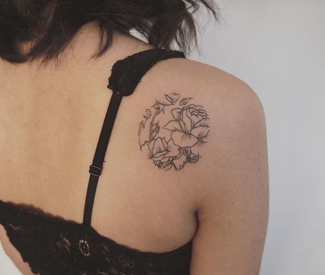 Roses clipped in a circle - Tattoo People Toronto - Jess Chen Circle Tattoo Placement For Women, Circle Tattoo Placement Ideas, Circle Tattoo Placement, Small Tattoo Placement, Quote Tattoos Girls, Colorful Tattoo, Instagram Roses, Circle Tattoo, Circle Tattoos