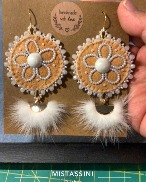 Moosehide Earrings, Caribou Tufting, Hide Earrings, Indigenous Crafts, Beading Art, Earrings Display, Native Crafts, Beaded Earrings Native, Diy Bijoux