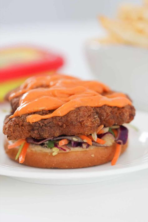 A burger bun stuffed with Asian slaw, crispy Korean fried chicken and a spicy mayo. Recipe For Fried Chicken, Korean Burger, Burger Chicken, Fried Chicken Burger, Fakeaway Recipes, Asian Slaw, Burger Night, Chicken Breast Fillet, Korean Fried Chicken