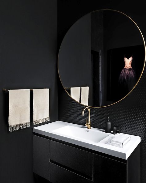 Tali Roth, Best Bathroom Paint Colors, Casa Clean, Dark Bathrooms, Stylish Bedroom Design, Bathroom Paint, Bathroom Paint Colors, Bath Room, Dressing Room Design