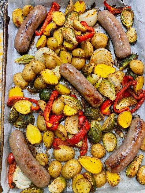 This Brat Sheet Pan Dinner with Roasted Veggies is an easy meal to make for dinner without any fuss! It has everything you need for a wholesome, balanced meal. Bratwurst Dinner, Meals With Recipes, Fried Pork Tenderloin, Field Meals, Farro Salad Recipes, Baked Eggs Recipe, Pork Stir Fry, Cold Lunches, Easy Pork