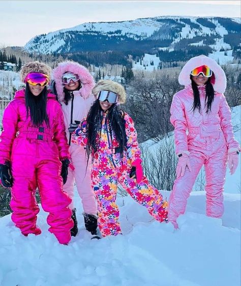 Winter Outfit Looks, Cabin Trip Outfit, Aspen Trip, Girls Ski Trip, Snow Outfits For Women, Ski Outfit For Women, Ski Fits, Ski Trip Outfit, Cabin Trip