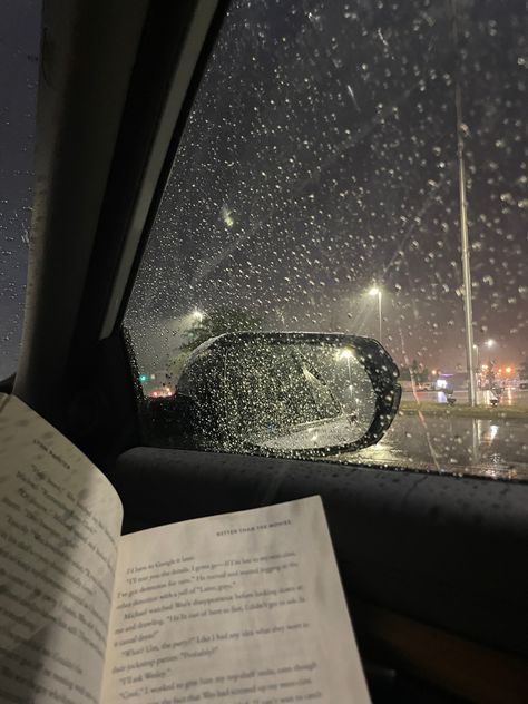 rainy day and reading aesthetic books Rain Aesthetic, Rainy Day Aesthetic, I Love Rain, Day Aesthetic, Love Rain, Rainy Night, Quiet Life, Rainy Weather, Rain Photography