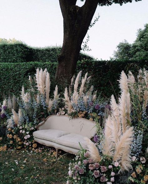 Villa Aurelia, Interior Boho, Grass Wedding, Flower Installation, Wedding Decor Elegant, Hindu Wedding, Wedding Stage, Wedding Deco, Pampas Grass