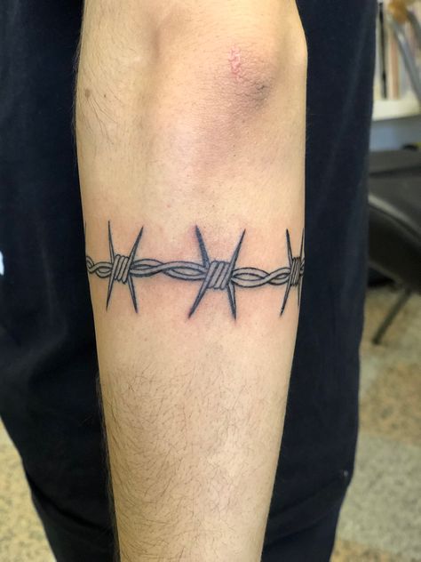 Tattoo Ideas For Men Barb Wire, Barbed Wire Tattoos, Barbed Wire, Deathly Hallows Tattoo, Metal Wire, Black Tattoos, Love A, Triangle Tattoo, Tattoos For Guys