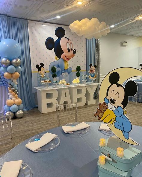 Disney Themed Baby Shower Ideas, Disney Themed Baby Shower, Γενέθλια Mickey Mouse, Themed Baby Shower Ideas, Mickey Baby Showers, Gender Reveal Baby Shower Themes, Baby Gender Reveal Party Decorations, Boy Baby Shower Centerpieces, Mickey Mouse Baby Shower