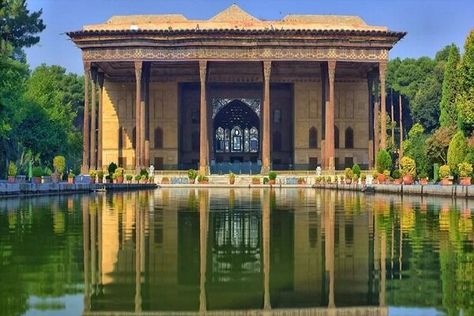 Chehel Sotoun; a blend of prominent Persian garden, glorious palace Persian Palace, Iran Tourism, Isfahan Iran, Iranian Architecture, Persian Architecture, Persian Garden, Iran Travel, Reflecting Pool, Persian Culture