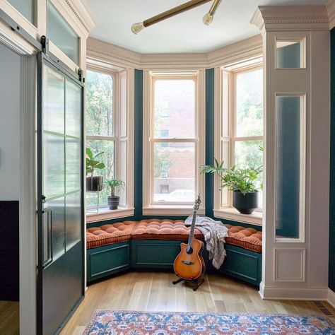 cozy window seat ideas 14 Ottoman Window Seat, Book Reading Nook Window Seats, Bay Window With Bench, Window Box Seat, Curved Window Seat, Window Bench Ideas, Window Seats Ideas, Window Seat Ideas, Cozy Window