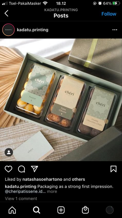 Hamper Raya Ideas, Cookies Packaging Ideas Business, Sticker Cookies Packaging Ideas, Kuih Raya Packaging, Nastar Cookies Packaging, Eid Packaging Design, Cookies Sticker Design Packaging Ideas, Hampers Lebaran Cookies, Eid Hampers Packaging