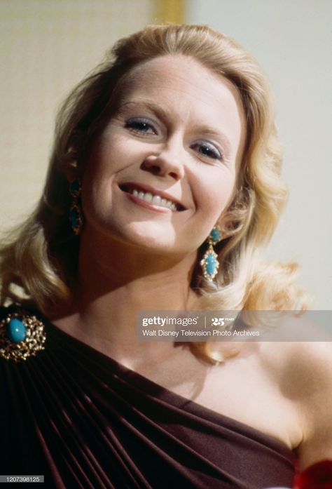 Juliet mills in Letters For Three Lovers Juliet Mills, Vintage Celebrities, Classic Hollywood, Hollywood, Film, Tv, Celebrities, Books