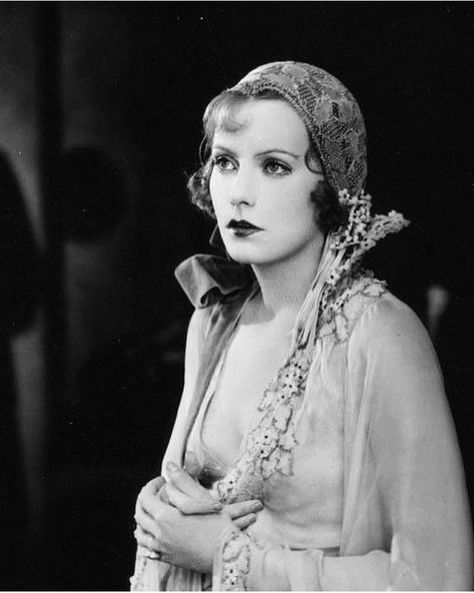 Greta Garbo 1920s, Silent Film Stars, Hollywood Cinema, Greta Garbo, Anna Karenina, 20s Fashion, Actrices Hollywood, Silent Movie, Golden Age Of Hollywood