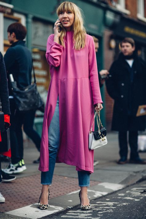 On the street at London Fashion Week. Photo: Moeez Layering A Dress, Dress Over Pants, Street Style 2017, Outfit Chic, Stil Inspiration, Looks Street Style, 가을 패션, Street Style Looks, Street Chic