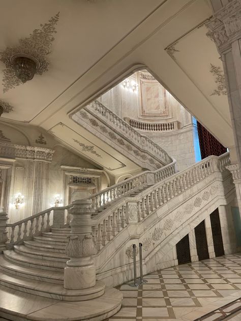 #stairway #marble #elegant #oldfashion Big Staircase Grand Entrance, Castle Stairs Grand Staircase, Marble House Interior, Foyer Mansion, Cottage Core Mansion, Manor Staircase, Grand Staircase Entrance, Large Staircase, Marble Hall