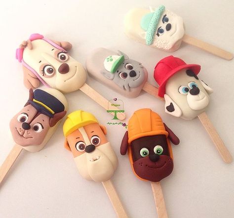 Paw Patrol Cakesicles, Paw Patrol Birthday Decorations, Popsicles Cake, Cake Popsicles, Chocolate Covered Desserts, Pops Cake, Minnie Mouse Birthday Invitations, Cake Pop Decorating, Birthday Cake Pops