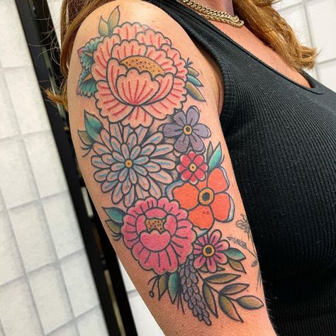 American Traditional Birth Flowers, Bold Floral Tattoo, American Classic Tattoo, Best Feminine Tattoos, Traditional Flower Tattoo, Traditional Tattoo Flowers, Traditional Flower, Flower Tattoo Shoulder, London Tattoo